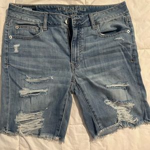 American Eagle Distressed Bermuda shorts